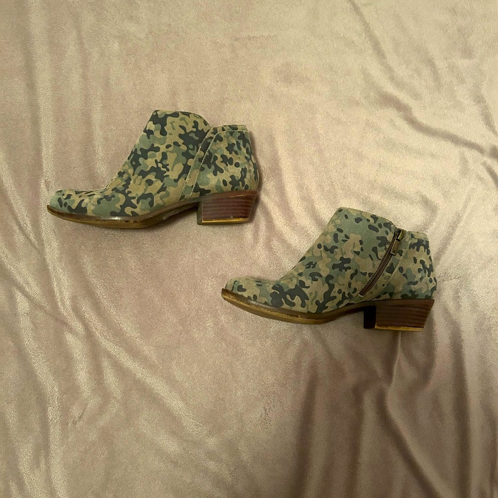 Lucky brand printed boots!